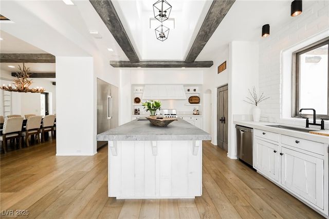 7330 North RAINBOW Boulevard, Las Vegas, NV 89131