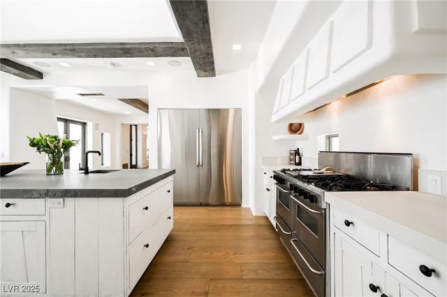 7330 North RAINBOW Boulevard, Las Vegas, NV 89131