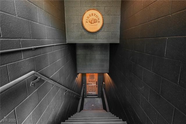 7330 North RAINBOW Boulevard, Las Vegas, NV 89131