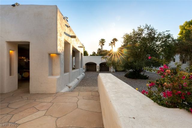 7330 North RAINBOW Boulevard, Las Vegas, NV 89131