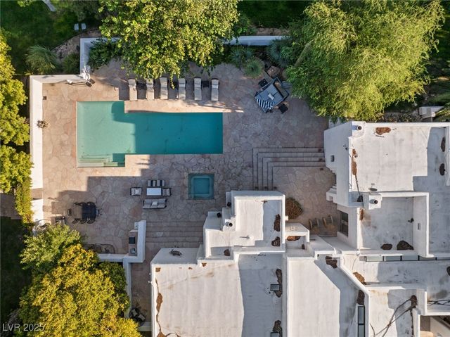 7330 North RAINBOW Boulevard, Las Vegas, NV 89131