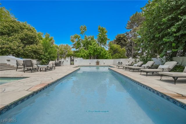 7330 North RAINBOW Boulevard, Las Vegas, NV 89131