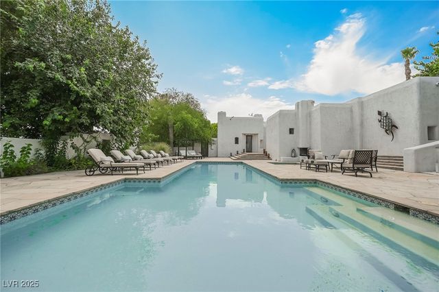 7330 North RAINBOW Boulevard, Las Vegas, NV 89131