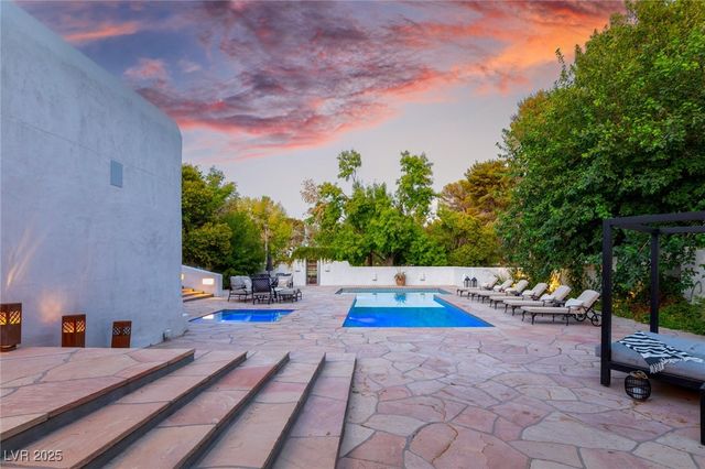 7330 North RAINBOW Boulevard, Las Vegas, NV 89131