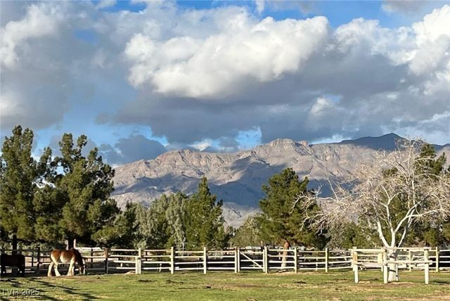 7330 North RAINBOW Boulevard, Las Vegas, NV 89131