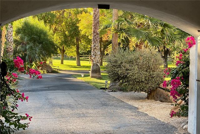 7330 North RAINBOW Boulevard, Las Vegas, NV 89131