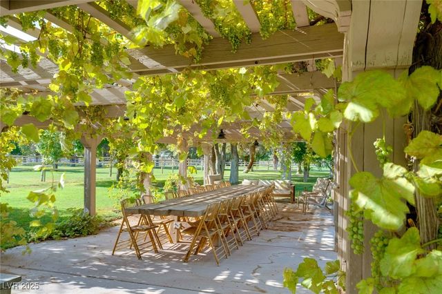 7330 North RAINBOW Boulevard, Las Vegas, NV 89131