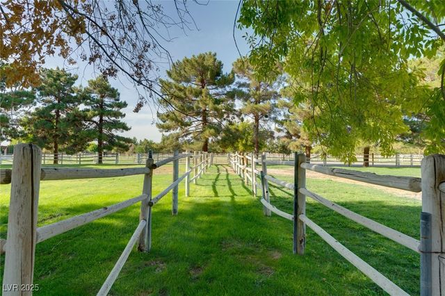 7330 North RAINBOW Boulevard, Las Vegas, NV 89131