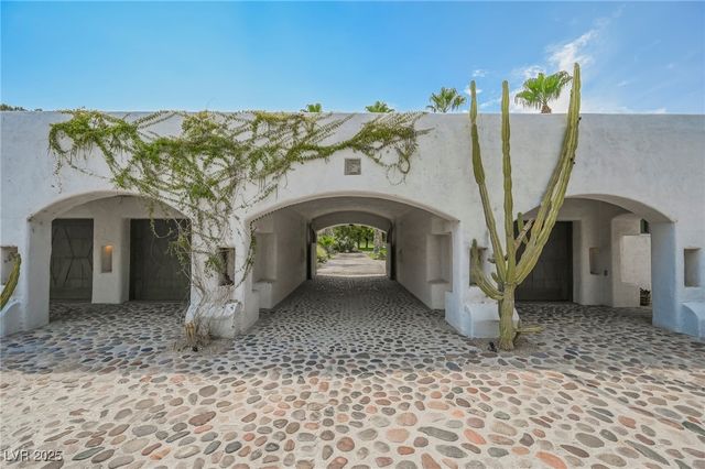 7330 North RAINBOW Boulevard, Las Vegas, NV 89131