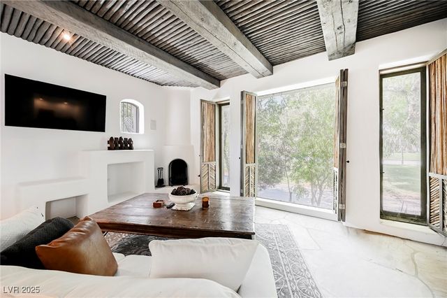 7330 North RAINBOW Boulevard, Las Vegas, NV 89131