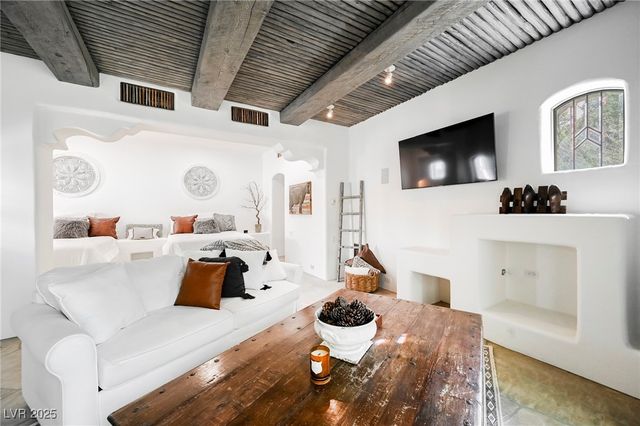 7330 North RAINBOW Boulevard, Las Vegas, NV 89131