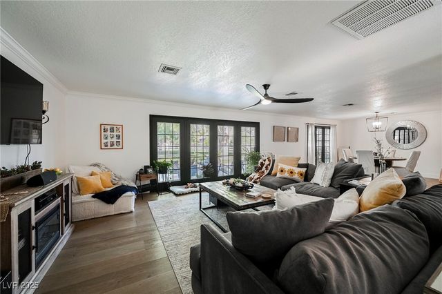 7330 North RAINBOW Boulevard, Las Vegas, NV 89131