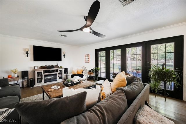 7330 North RAINBOW Boulevard, Las Vegas, NV 89131