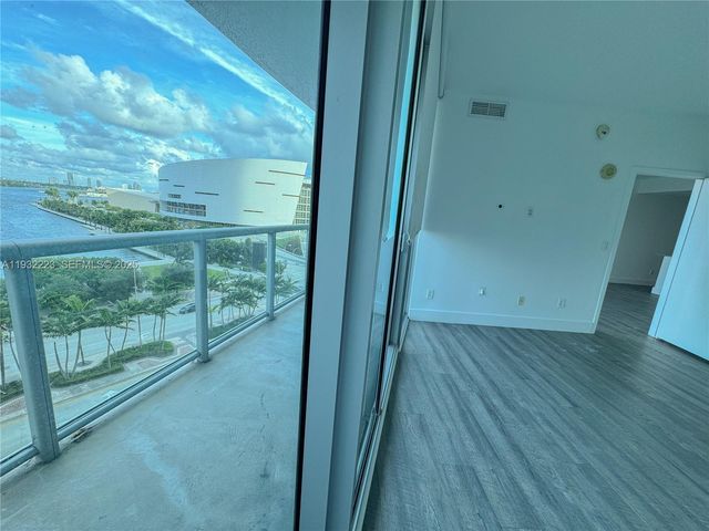 888 Biscayne Blvd 709, Miami, FL 33132