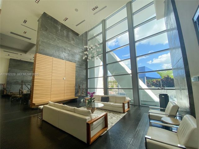 888 Biscayne Blvd 709, Miami, FL 33132