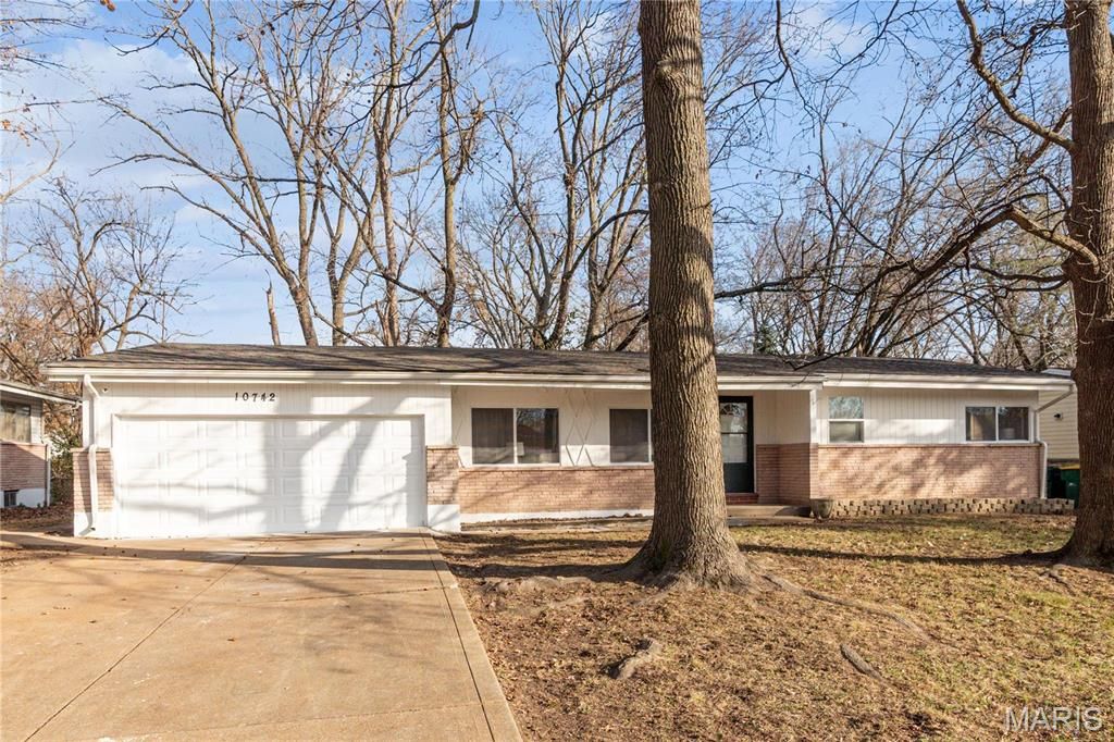 10742 Vorhof Drive, St Louis, MO 63136
