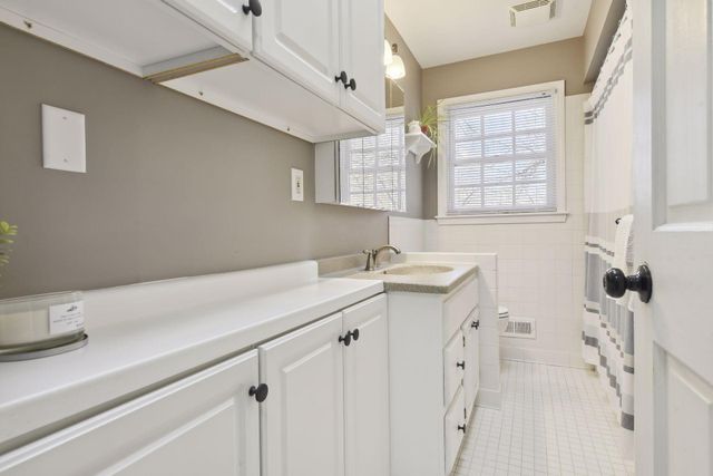4047 Louisiana Avenue N, New Hope, MN 55427