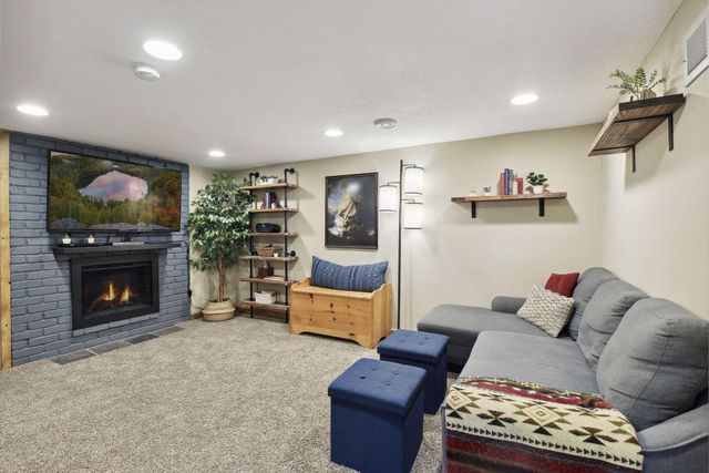 4047 Louisiana Avenue N, New Hope, MN 55427