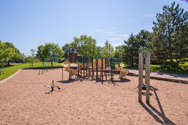 4047 Louisiana Avenue N, New Hope, MN 55427