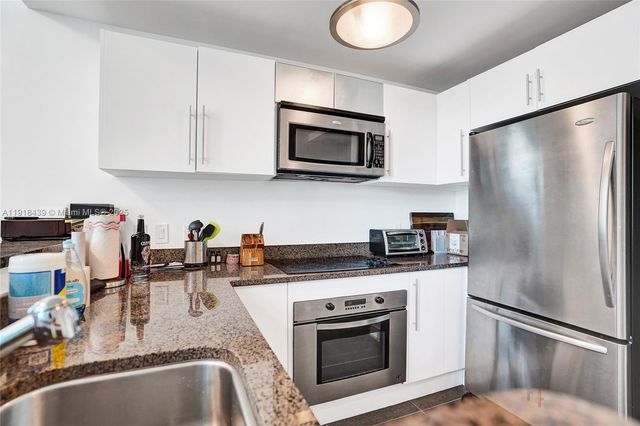 300 S Biscayne Blvd L-1206, Miami, FL 33131