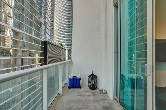 300 S Biscayne Blvd L-1206, Miami, FL 33131