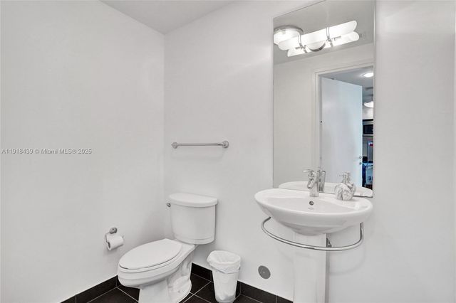 300 S Biscayne Blvd L-1206, Miami, FL 33131