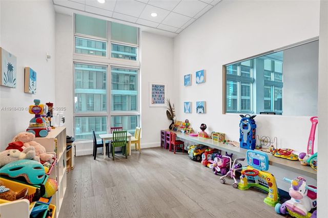 300 S Biscayne Blvd L-1206, Miami, FL 33131