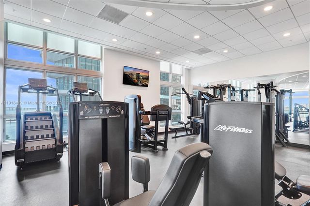 300 S Biscayne Blvd L-1206, Miami, FL 33131