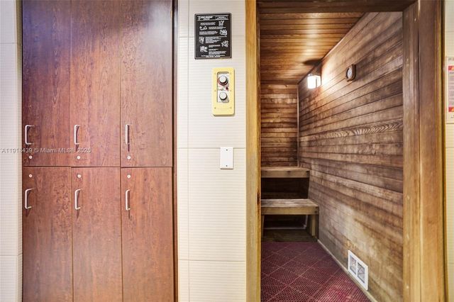 300 S Biscayne Blvd L-1206, Miami, FL 33131