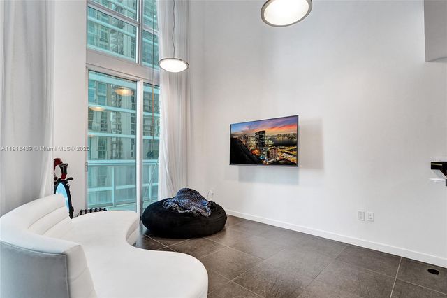 300 S Biscayne Blvd L-1206, Miami, FL 33131