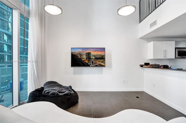 300 S Biscayne Blvd L-1206, Miami, FL 33131