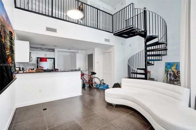 300 S Biscayne Blvd L-1206, Miami, FL 33131