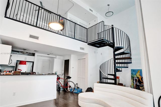 300 S Biscayne Blvd L-1206, Miami, FL 33131