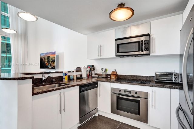 300 S Biscayne Blvd L-1206, Miami, FL 33131