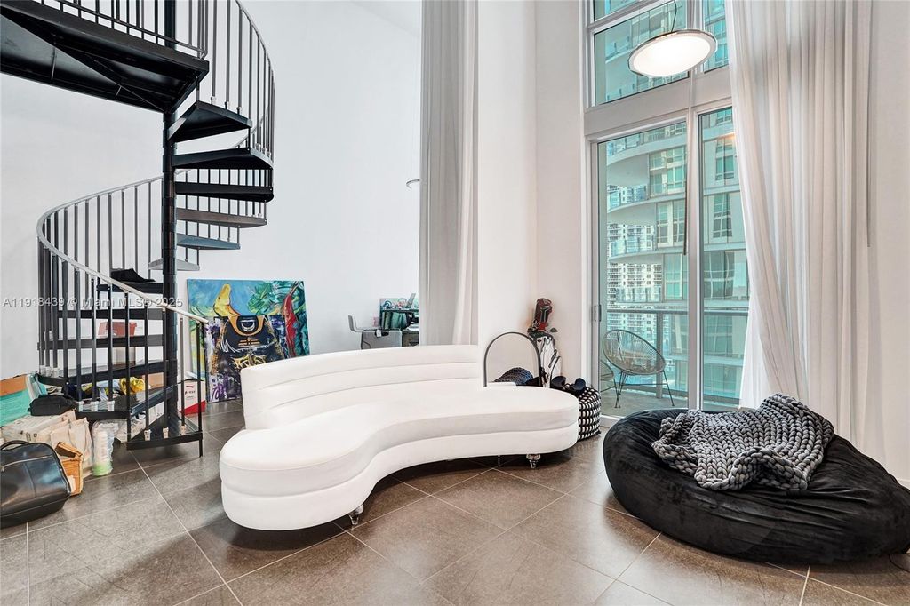 300 S Biscayne Blvd L-1206, Miami, FL 33131