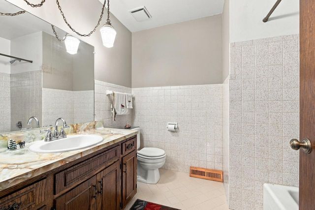 W174N9847 Wendy LANE, Germantown, WI 53022