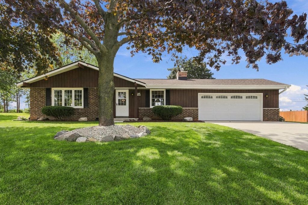 W174N9847 Wendy LANE, Germantown, WI 53022