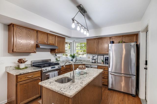 7603 Foxwood Drive, Schererville, IN 46375