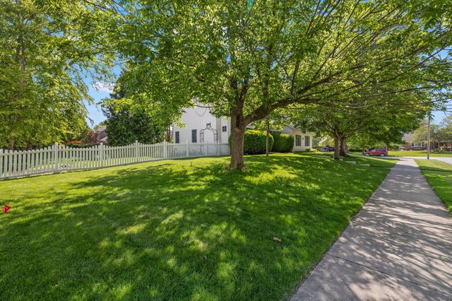 7603 Foxwood Drive, Schererville, IN 46375