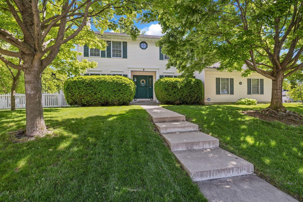 7603 Foxwood Drive, Schererville, IN 46375