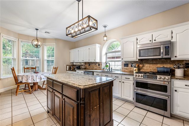 3803 SE 5th Street, Bentonville, AR 72712