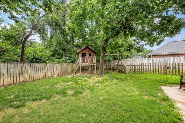 3803 SE 5th Street, Bentonville, AR 72712