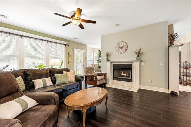 3803 SE 5th Street, Bentonville, AR 72712