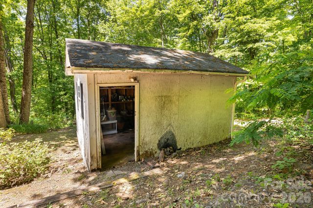 94 Long Ridge Road, Candler, NC 28715