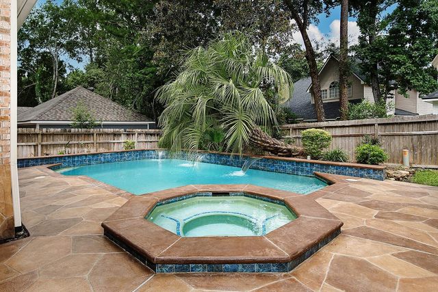 26 Gate Hill Drive, The Woodlands, TX 77381