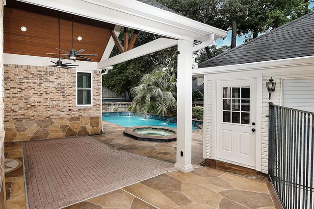26 Gate Hill Drive, The Woodlands, TX 77381