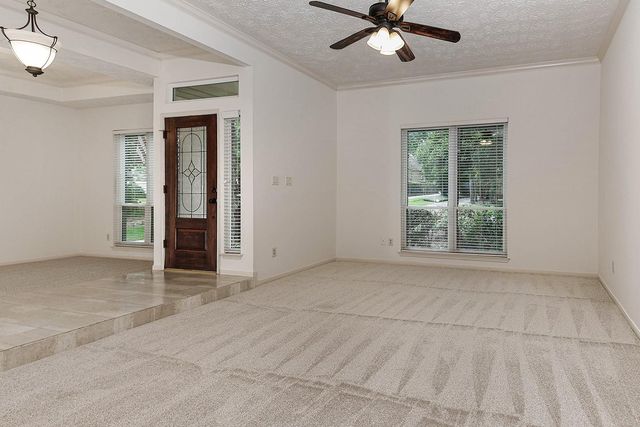 26 Gate Hill Drive, The Woodlands, TX 77381