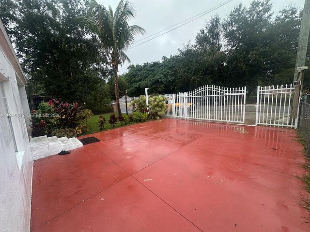 410 NW 98th St, Miami, FL 33150