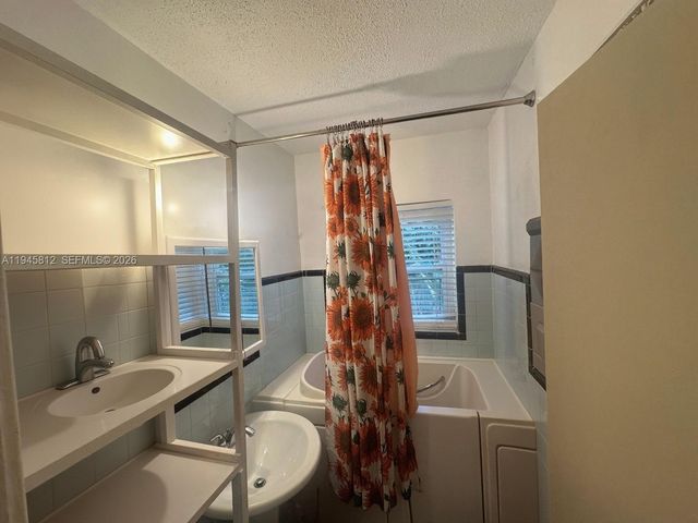 410 NW 98th St, Miami, FL 33150