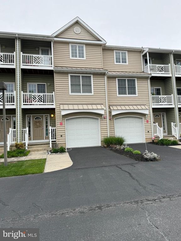 Image 1 of property listing at 9823 GOLF COURSE RD #20, Ocean City, MD 21842